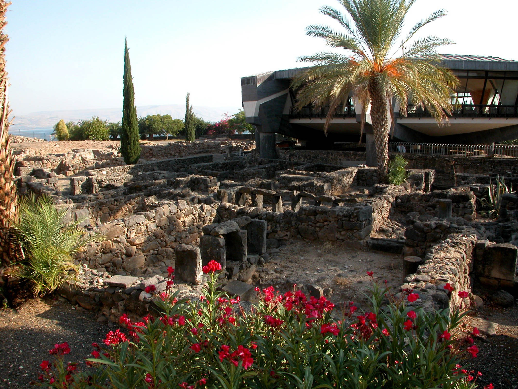 Capernaum basalt houses with Peter's house, tb102702002.jpg